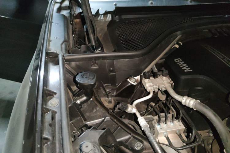 Used BMW X5 2017 xDrive28i Engine Bay Right