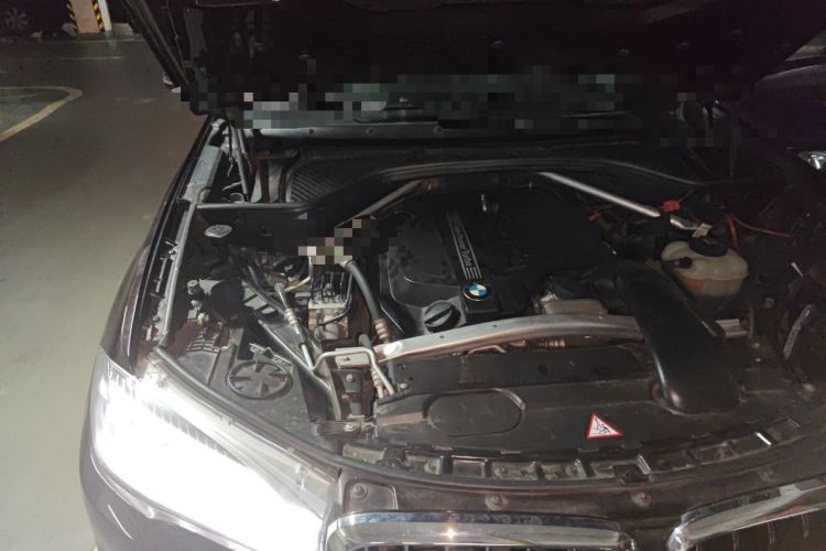 Used BMW X5 2017 xDrive35i Standard Model U.S. Specification Engine Bay Right