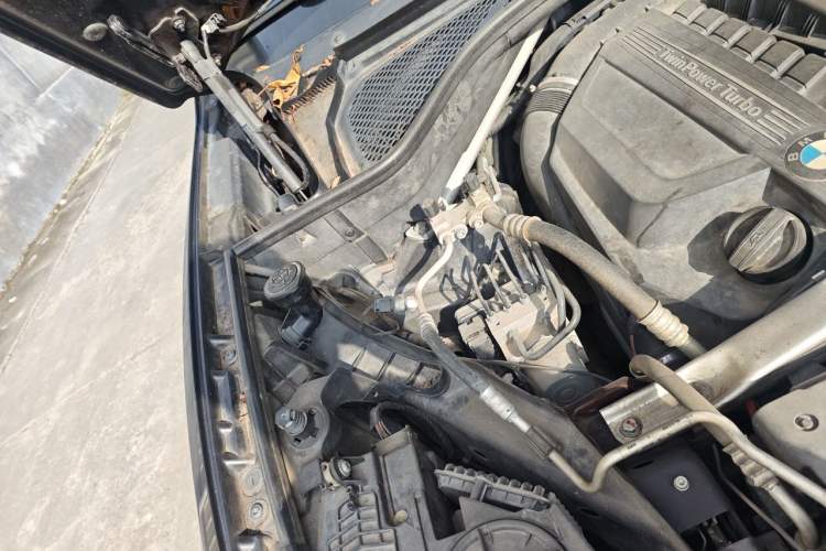 Used BMW X5  Engine Bay Right