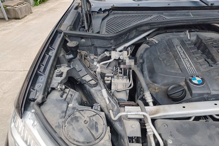 Used BMW X5 2017 xDrive35i Elegant Edition Engine Bay Right