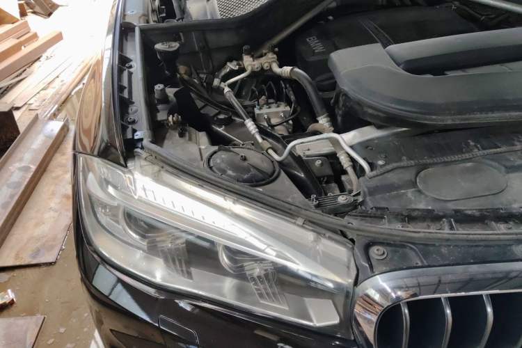 Used BMW X5 2017 xDrive28i Engine Bay Right