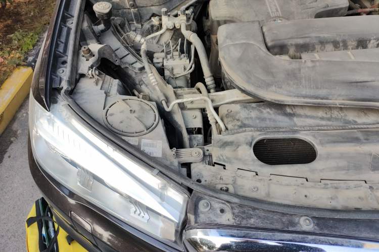 Used BMW X5 2017 xDrive28i Engine Bay Right