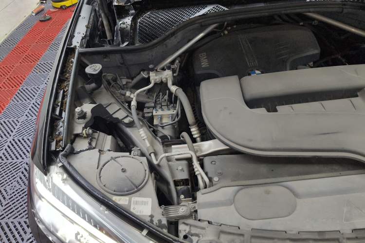 Used BMW X5 2017 xDrive28i Engine Bay Right