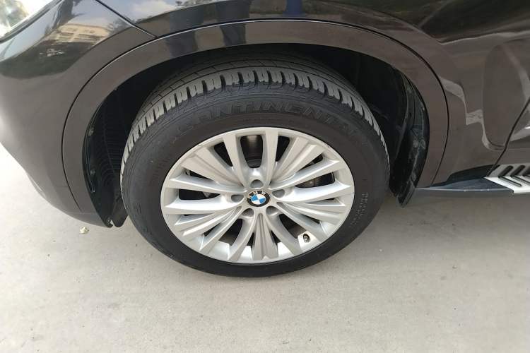 Used BMW X5 2017 xDrive28i Exterior 2