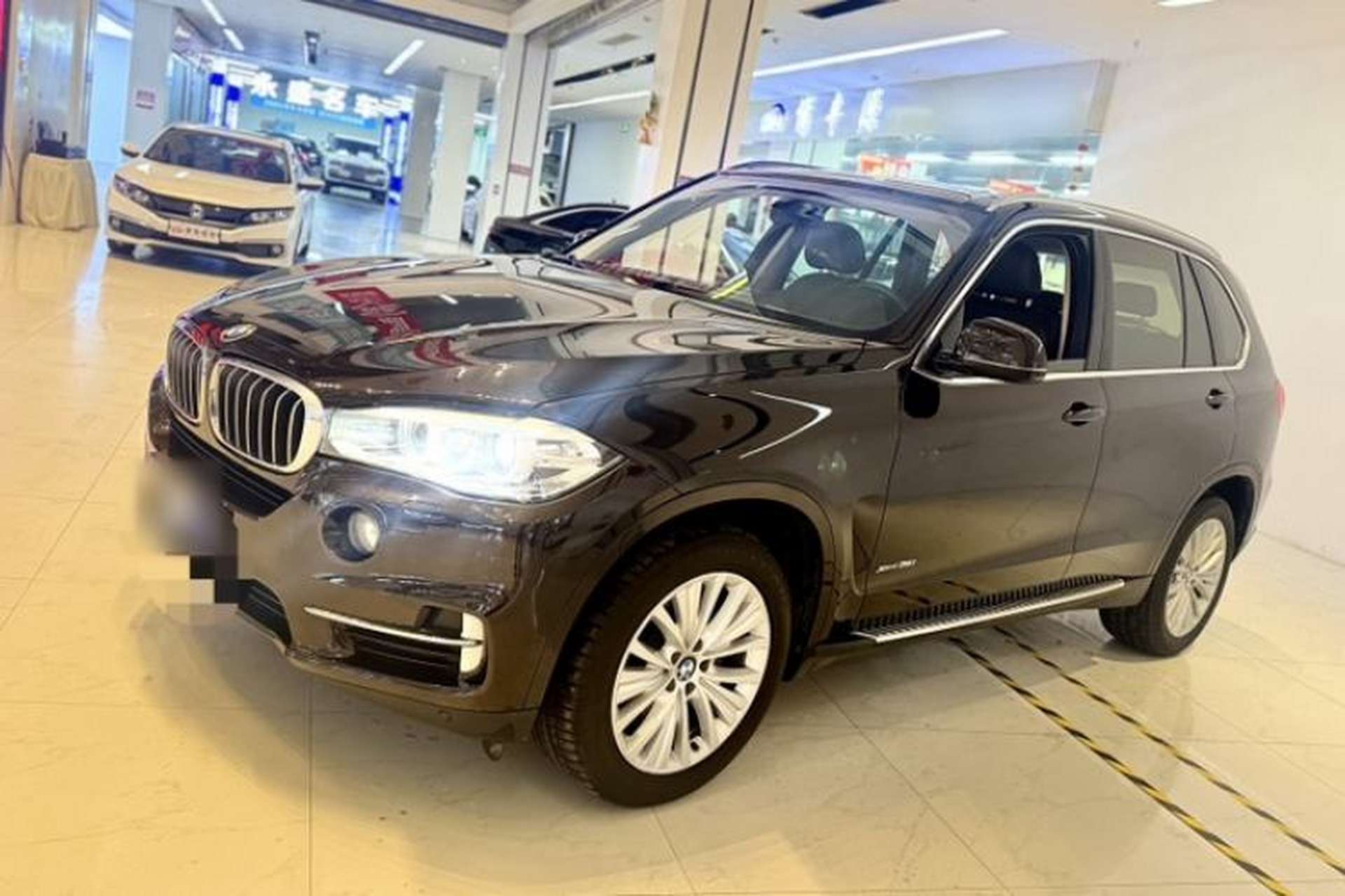 Used BMW X5 2017 xDrive28i Front Left 45 Deg