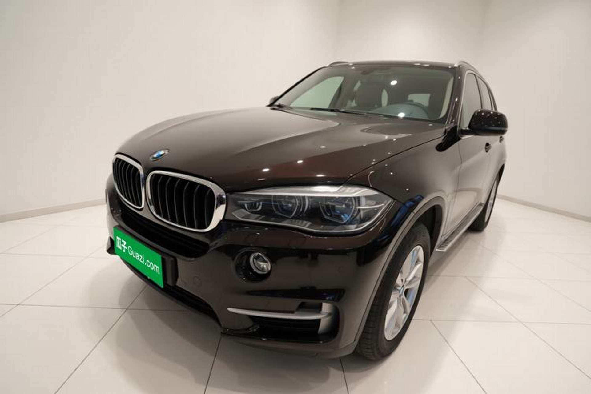 Used BMW X5 2017 xDrive35i Middle East Front Left 45 Deg