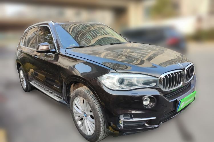 Used BMW X5 2017 xDrive28i Front Right 45 Deg