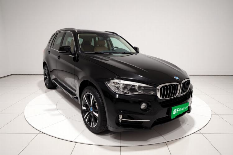 Used BMW X5 2017 xDrive35i Elegant Edition Front Right 45 Deg