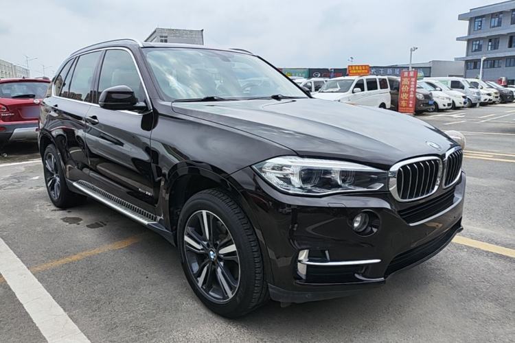 Used BMW X5 2017 xDrive35i Elegant Edition Front Right 45 Deg