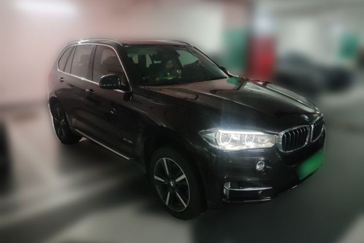 Used BMW X5 2017 xDrive35i Elegant Edition Front Right 45 Deg