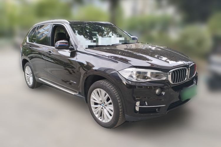 Used BMW X5 2017 xDrive28i Front Right 45 Deg