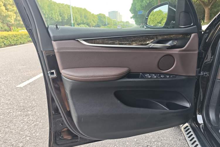 Used BMW X5 2017 xDrive35i Elegant Edition Interior 1