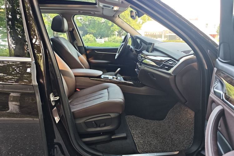 Used BMW X5 2017 xDrive35i Elegant Edition Interior 11