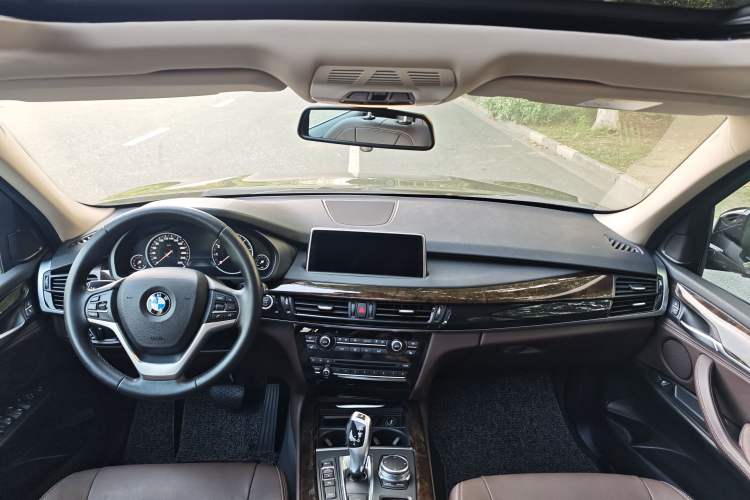 Used BMW X5 2017 xDrive35i Elegant Edition Interior 6