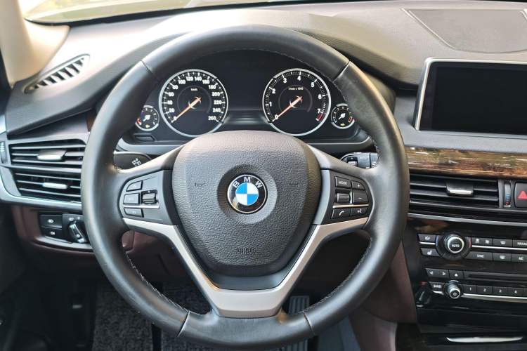 Used BMW X5 2017 xDrive35i Elegant Edition Interior 9