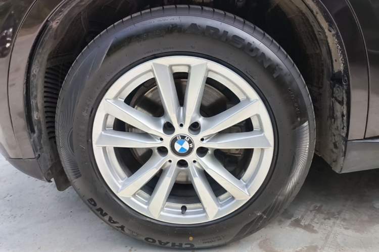 Used BMW X5 2017 xDrive35i Elegant Edition Left Front Wheel Hub