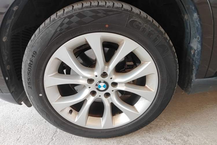Used BMW X5 2017 xDrive28i Left Front Wheel Hub