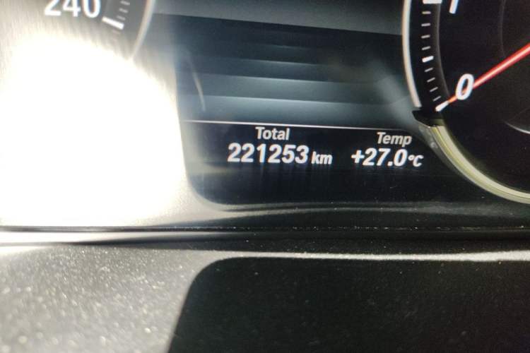 Used BMW X5 2017 xDrive28i Odometer Close Up