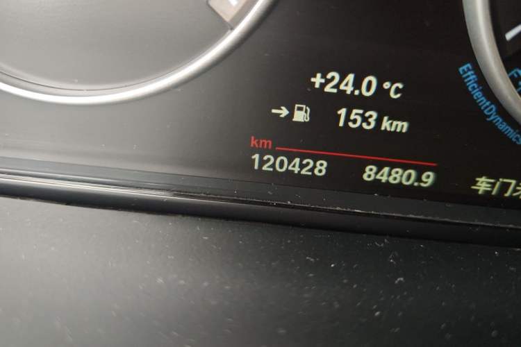Used BMW X5 2017 xDrive28i Odometer Close Up