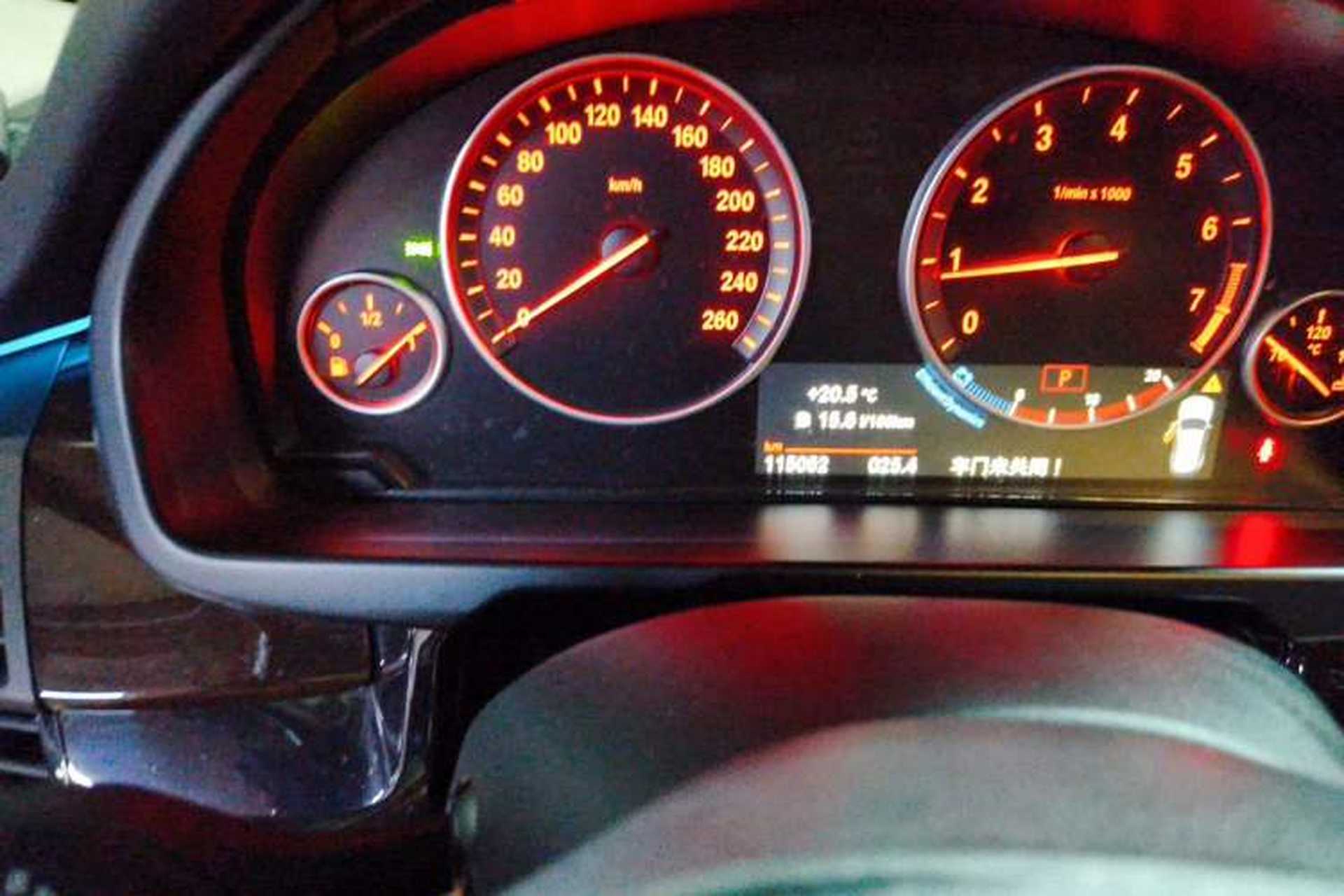 Used BMW X5 2017 xDrive28i Odometer Close Up