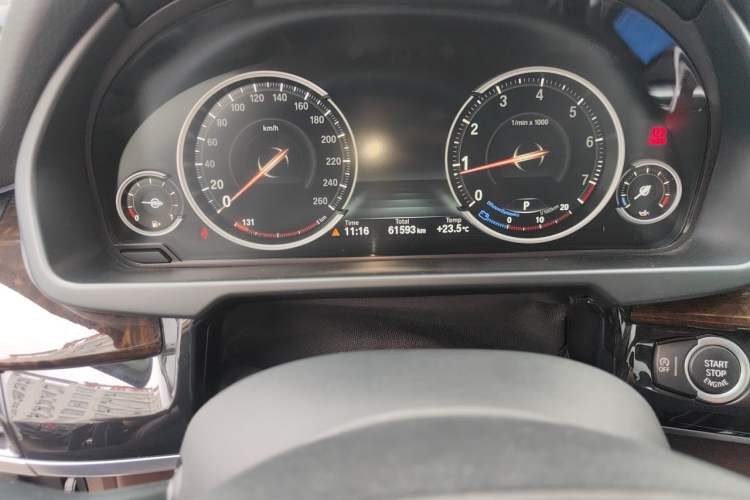 Used BMW X5 2017 xDrive28i Odometer Close Up
