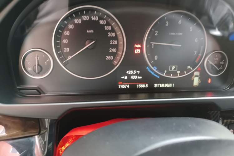 Used BMW X5 2017 xDrive28i Odometer Close Up