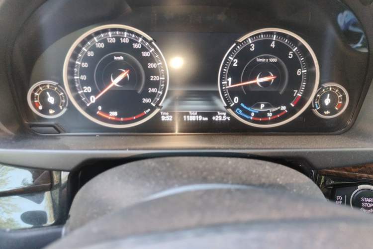 Used BMW X5 2017 xDrive28i Odometer Close Up