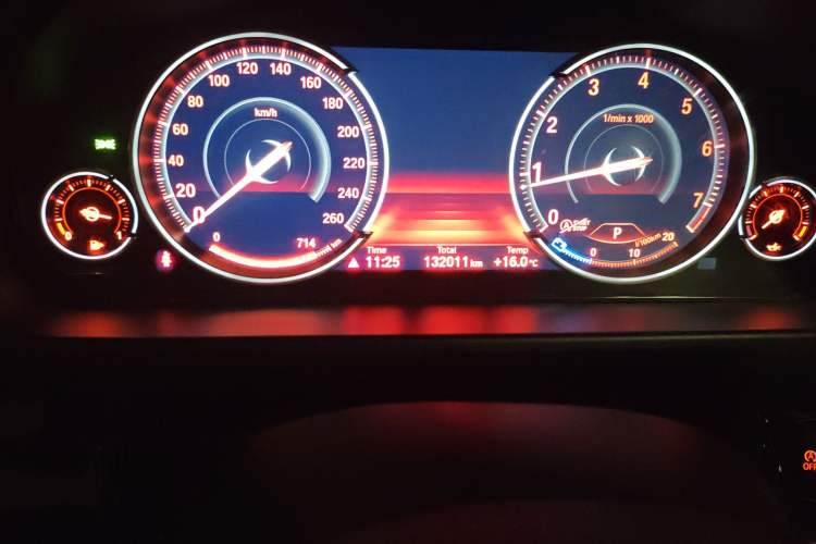 Used BMW X5 2017 xDrive28i Odometer Close Up