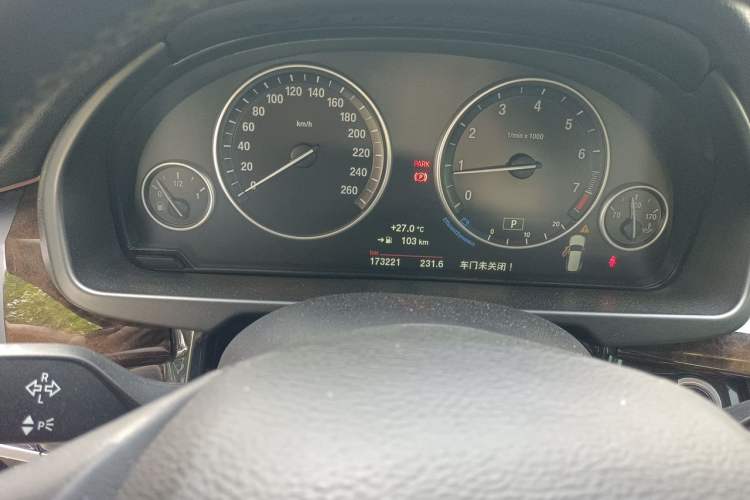 Used BMW X5 2017 xDrive28i Odometer Close Up