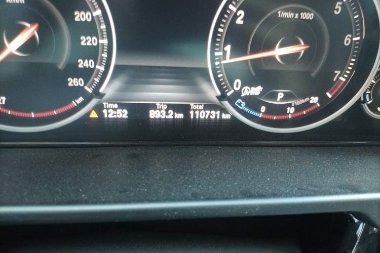 Used BMW X5 2017 xDrive28i Odometer Close Up