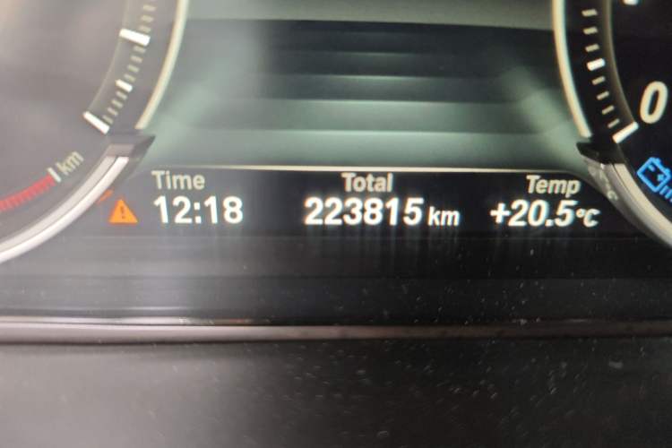 Used BMW X5 2017 xDrive28i Odometer Close Up