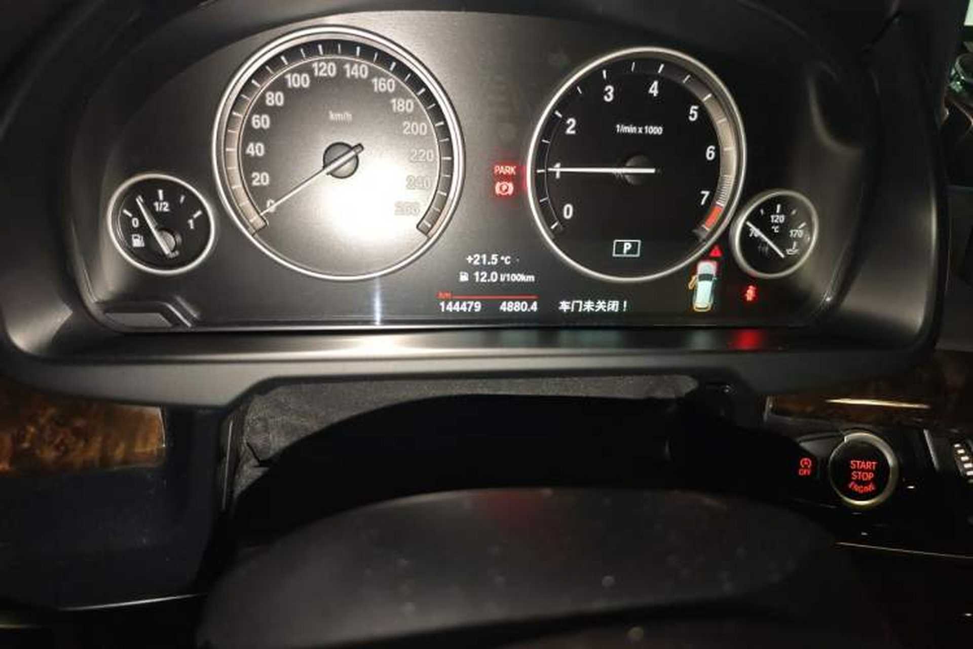 Used BMW X5 2017 xDrive28i Odometer Close Up