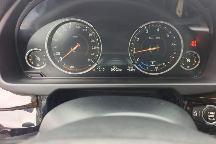 Used BMW X5 2017 xDrive28i Odometer Close Up