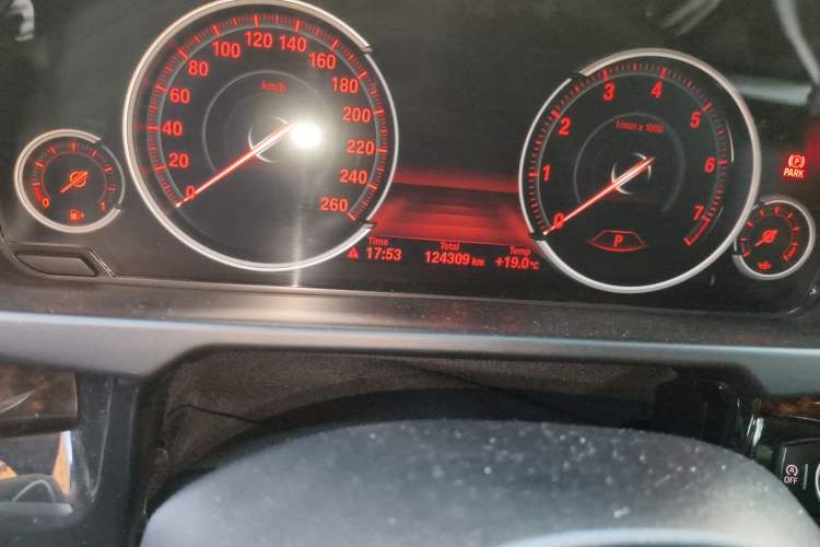 Used BMW X5 2017 xDrive28i Odometer Close Up