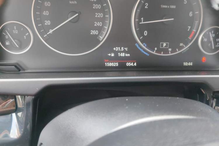 Used BMW X5 2017 xDrive28i Odometer Close Up