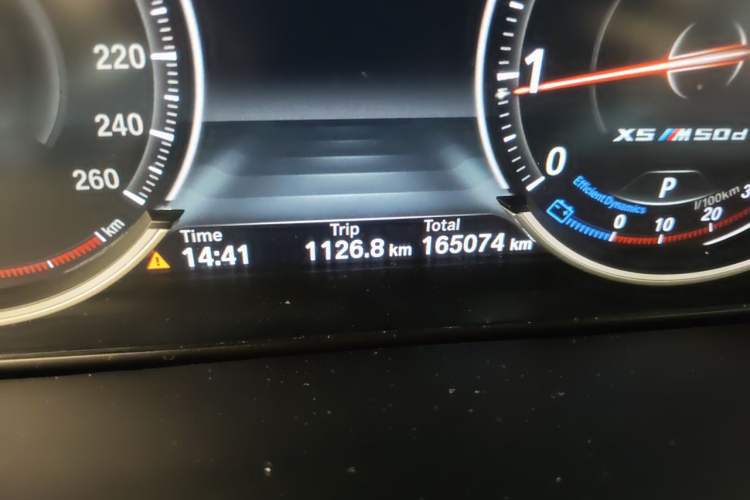 Used BMW X5 2017 xDrive28i Odometer Close Up