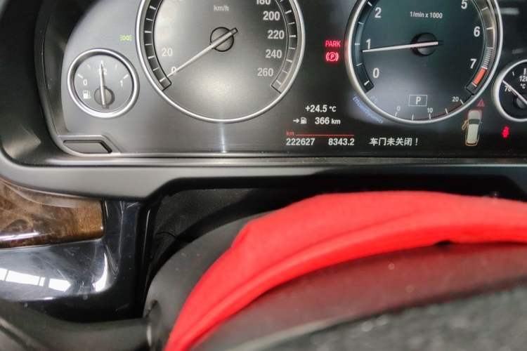 Used BMW X5 2017 xDrive28i Odometer Close Up