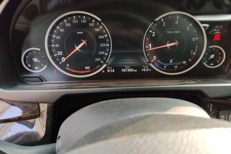 Used BMW X5 2017 xDrive28i Odometer Close Up