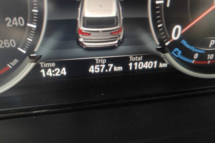 Used BMW X5 2017 xDrive28i Odometer Close Up