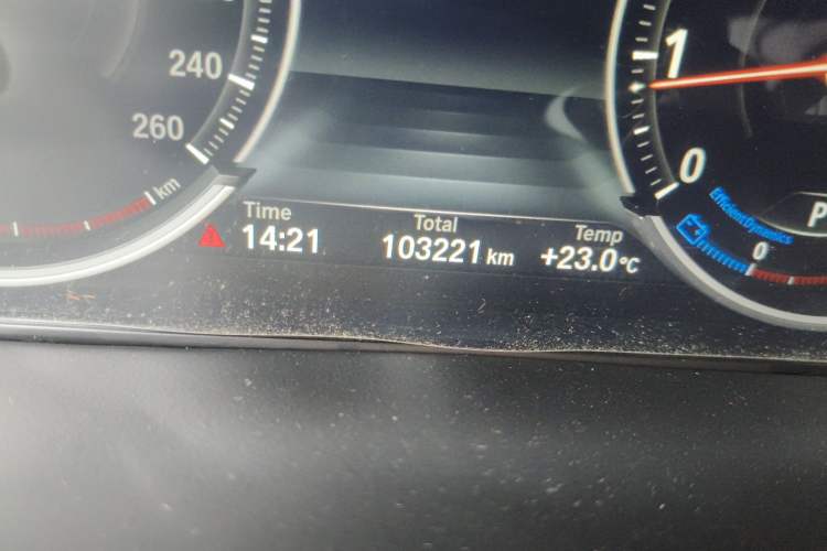 Used BMW X5 2017 xDrive28i Odometer Close Up