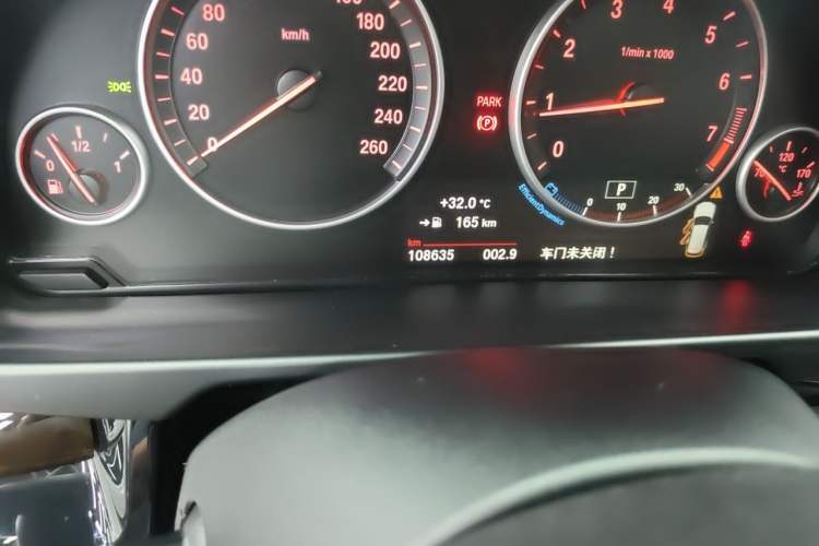 Used BMW X5 2017 xDrive28i Odometer Close Up