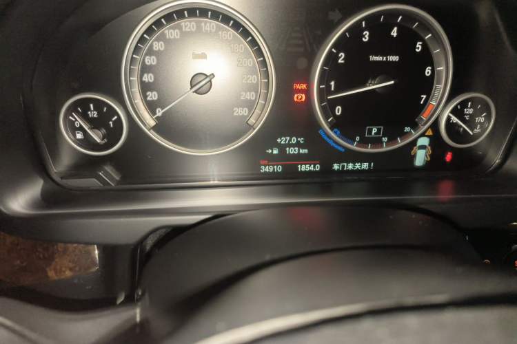 Used BMW X5 2017 xDrive35i Elegant Edition Odometer Close Up