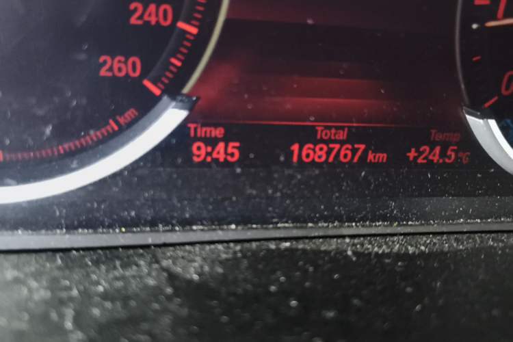 Used BMW X5 2017 xDrive28i Odometer Close Up