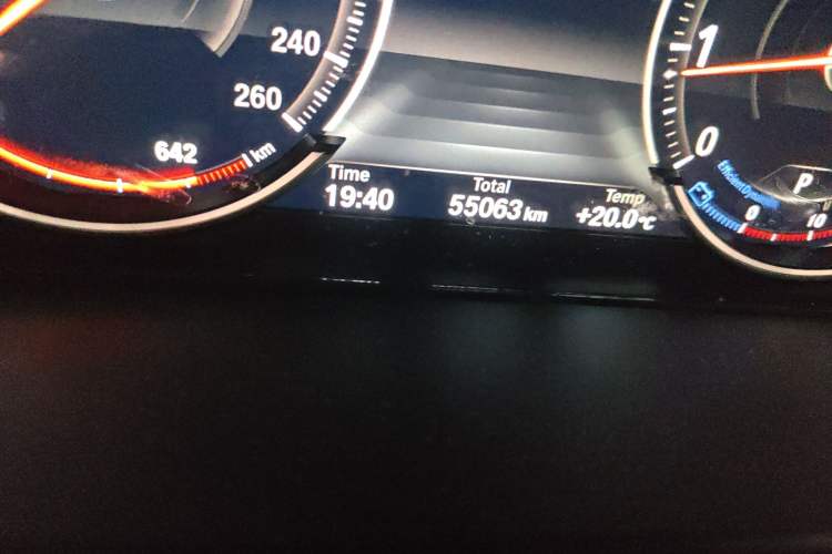 Used BMW X5 2017 xDrive28i Odometer Close Up