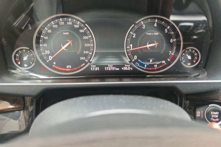 Used BMW X5 2017 xDrive28i Odometer Close Up