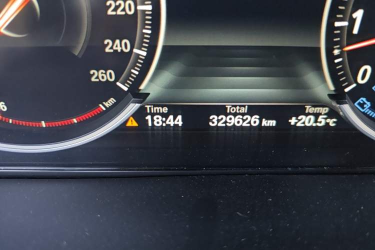Used BMW X5 2017 xDrive35i Elegant Edition Odometer Close Up