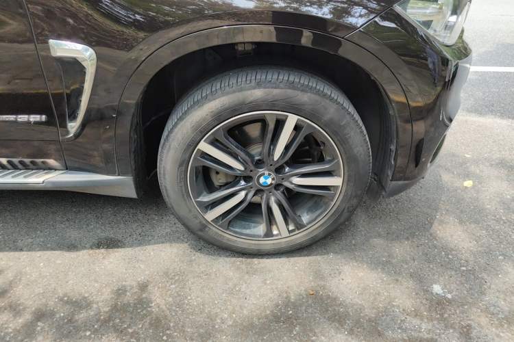 Used BMW X5 2017 xDrive35i Elegant Edition Right Front Wheel Hub