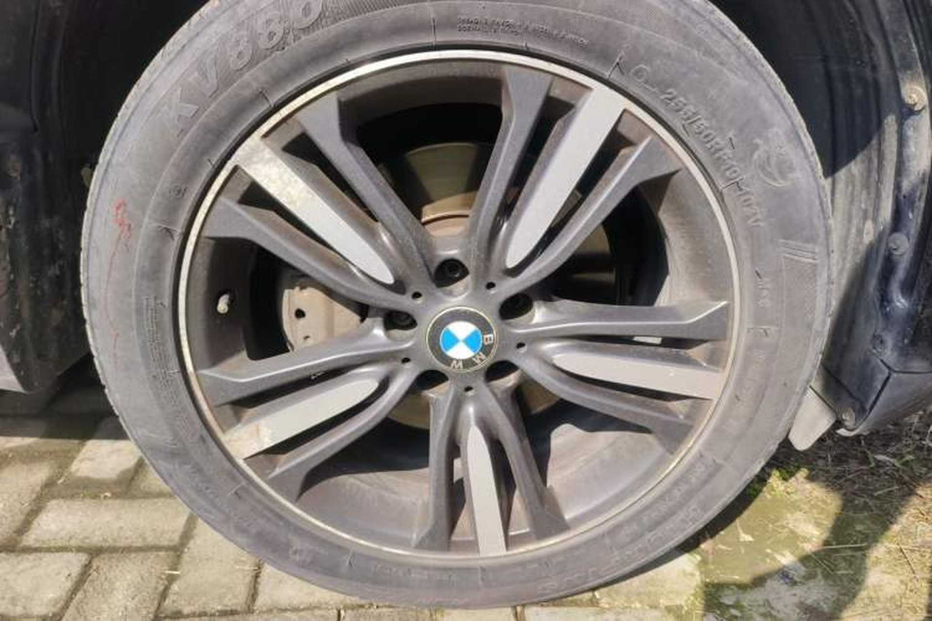 Used BMW X5 2017 xDrive35i Elegant Edition Right Front Wheel Hub