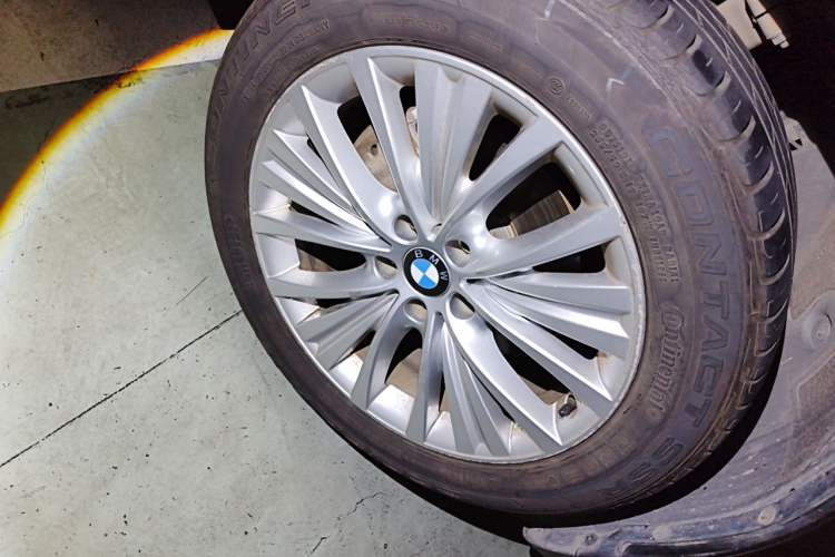 Used BMW X5 2017 xDrive28i Right Front Wheel Hub