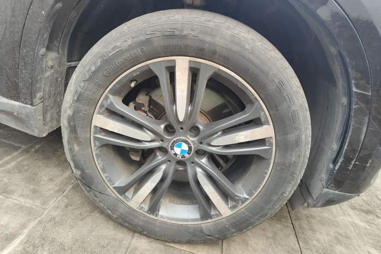Used BMW X5 2017 xDrive35i Elegant Edition Right Front Wheel Hub